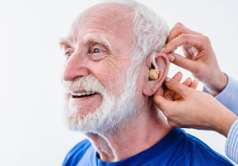 مزایا و معایب انواع سمعک