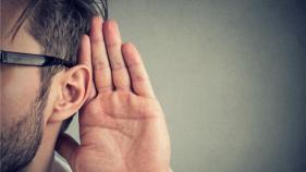 علائم کم شنوایی در بزرگسالان و کودکان - نشانه های آن را بشناسید